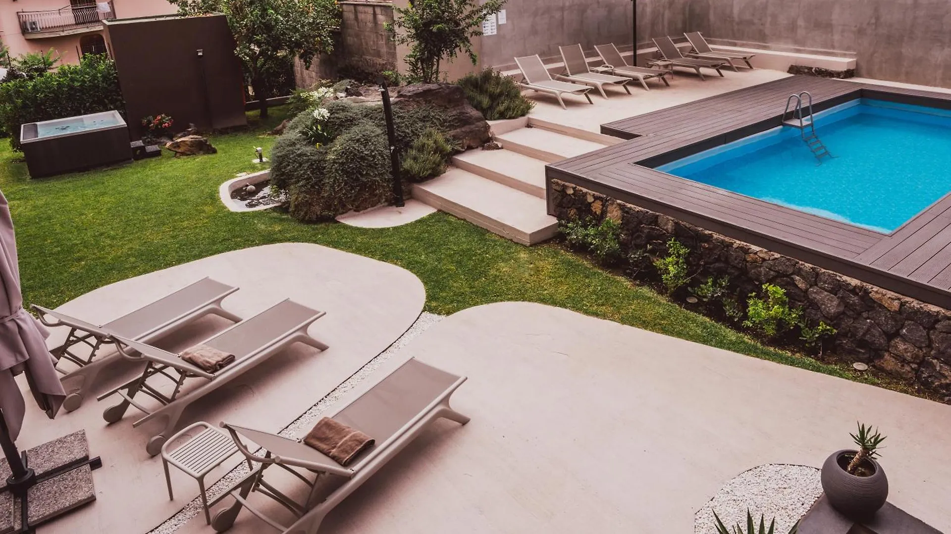 Ollen Apartments Catania Aparthotel